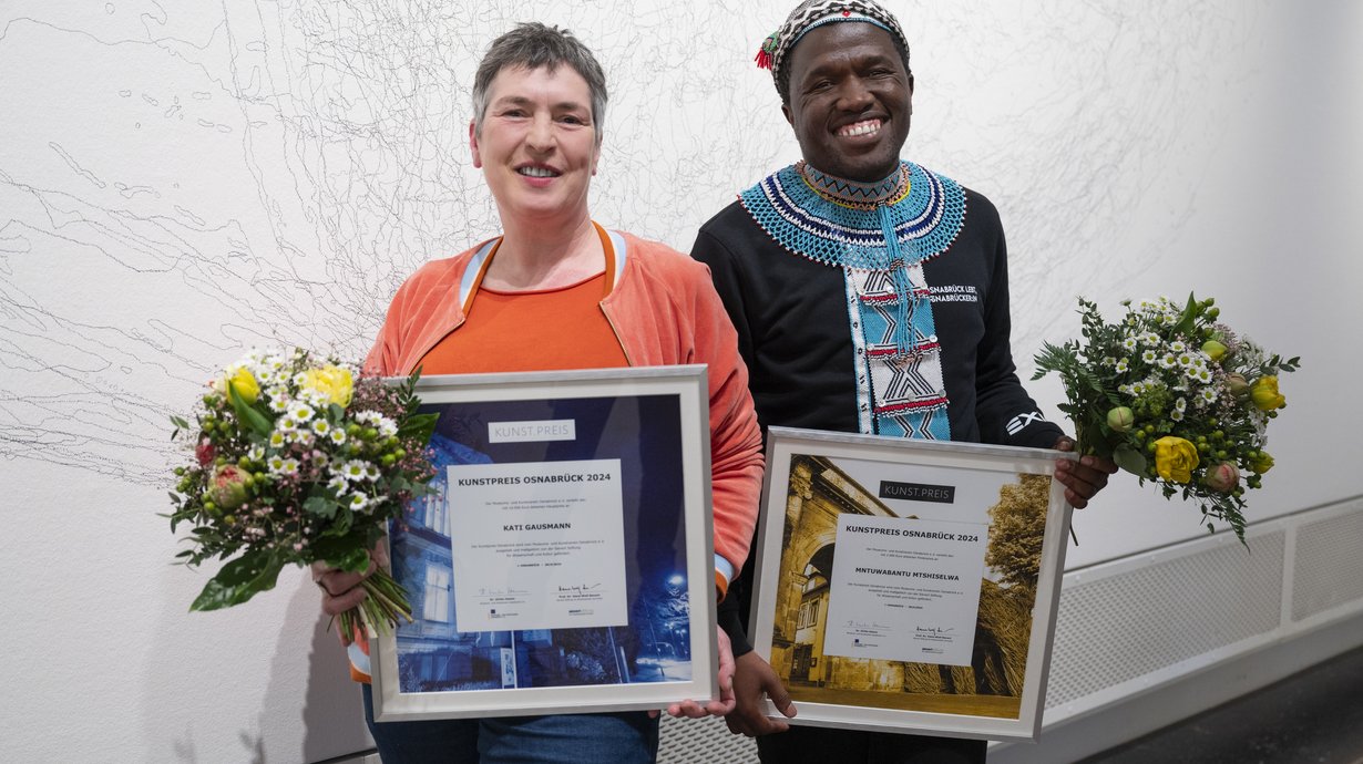 Preisträger des „Kunstpreises Osnabrück 2024“. Kati Gausmann (Hauptpreis) und Mntuwabantu Mtshiselwa (Förderpreis).