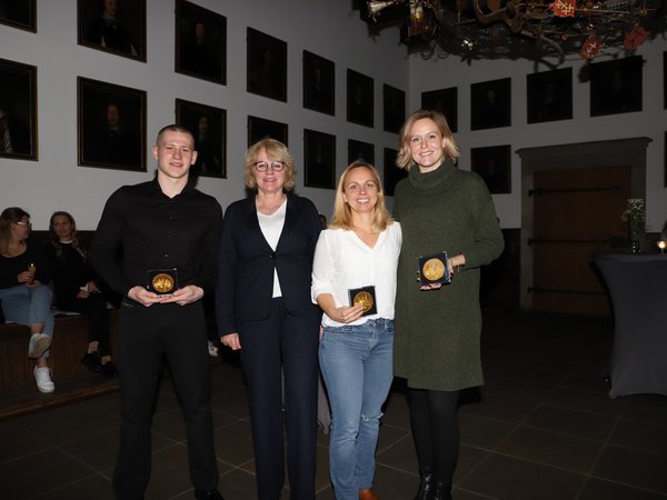 Gruppenfoto im Friedenssaal