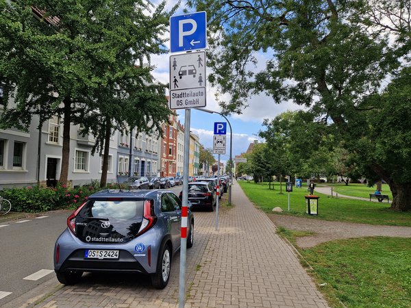 Am Willy-Brandt-Platz wurde der erste von insgesamt 39 neuen öffentlichen Carsharing-Stellplätzen eingerichtet