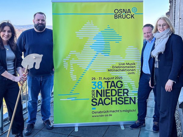 : Larissa Frommeyer (mO., Projektleitung), Calvin Siemers (mO., Abteilungsleitung), Alexander Illenseer (mO., Geschäftsführer), Katharina Pötter (Oberbürgermeisterin Stadt Osnabrück) 