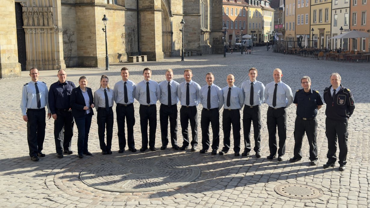 Gruppenfoto auf dem Markt vor dem Rathaus